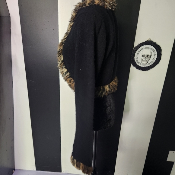 Morbid threads bolero fuax fur - Picture 5 of 7